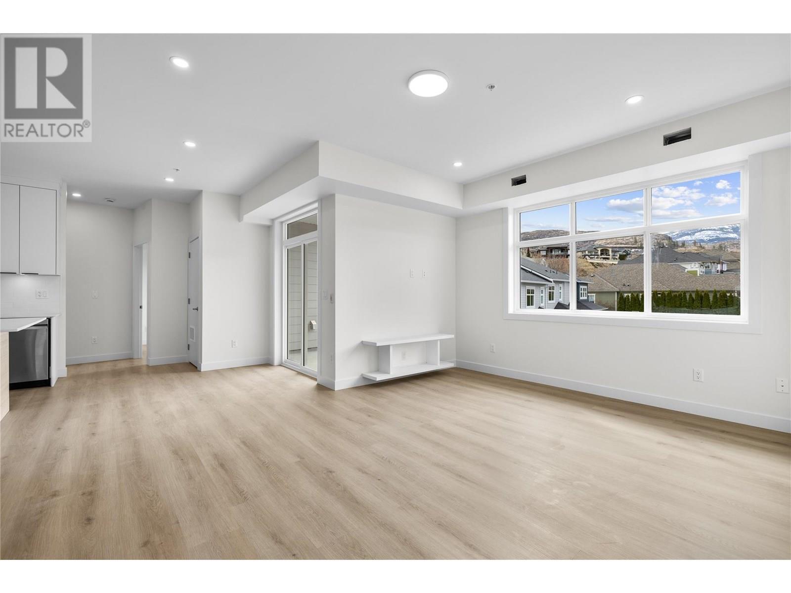 Photo de la propriété: 5300 Main Street 202 BC V1W 0C1