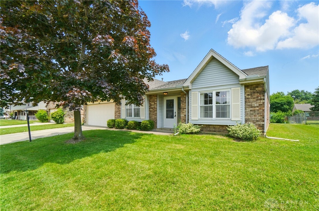 Property Photo: 8720 Emeraldgate Drive OH 45424