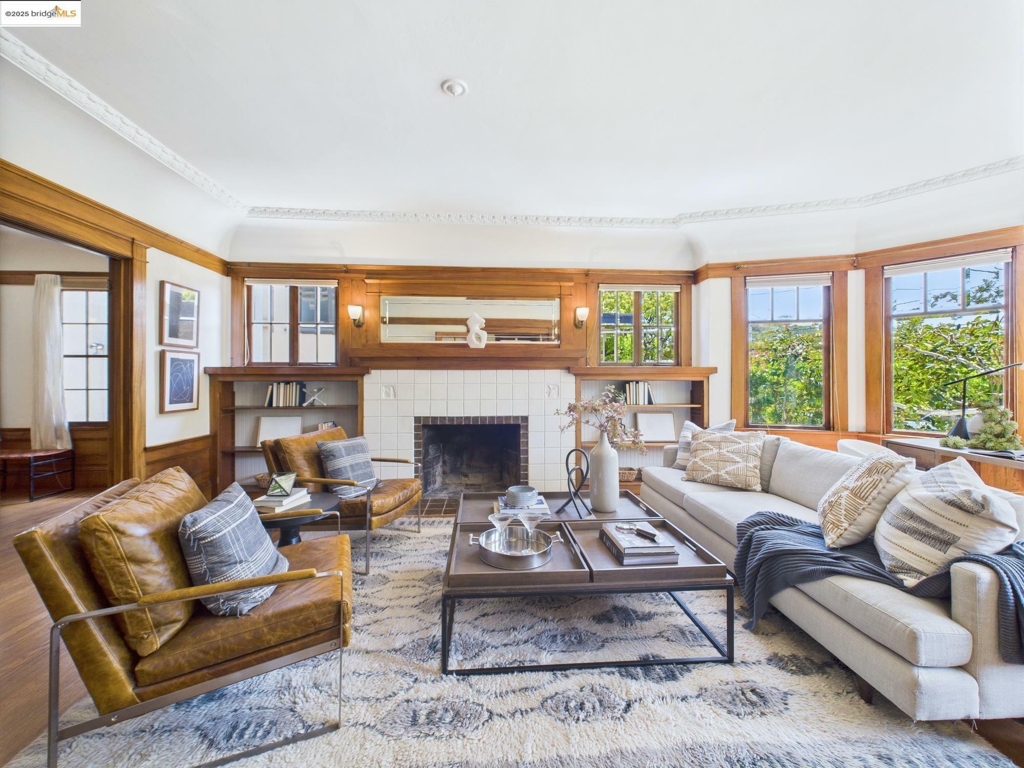 Property Photo: 5920 Ivanhoe Rd CA 94618