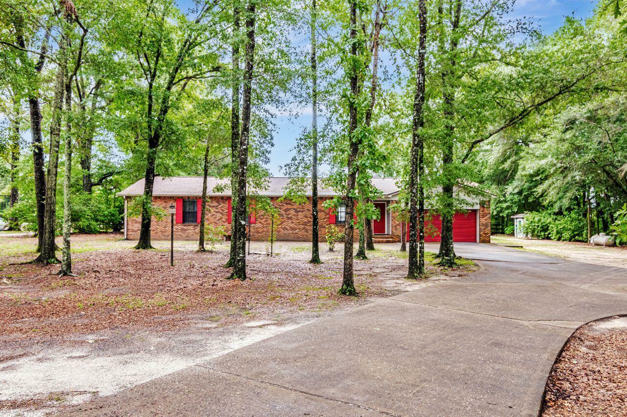 Property Photo: 3544 State Highway 85 FL 32567