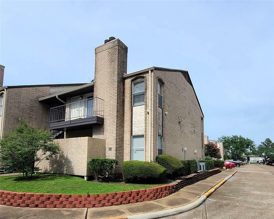 Property Photo: 2021 Spenwick Drive 511 TX 77055
