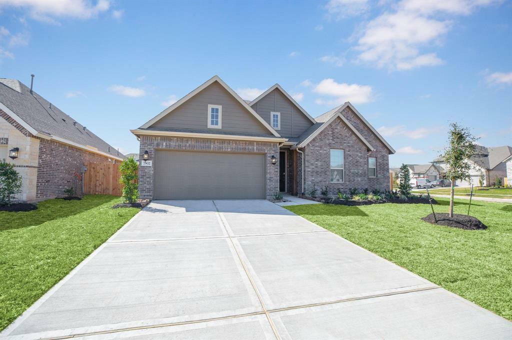 Property Photo: 7502 Jasmine Bend Lane TX 77469
