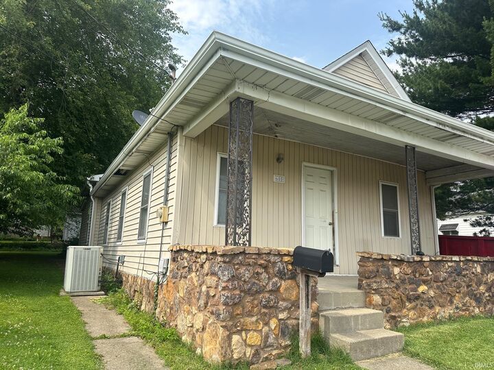 608 E 8th Street  Huntingburg IN 47542 photo