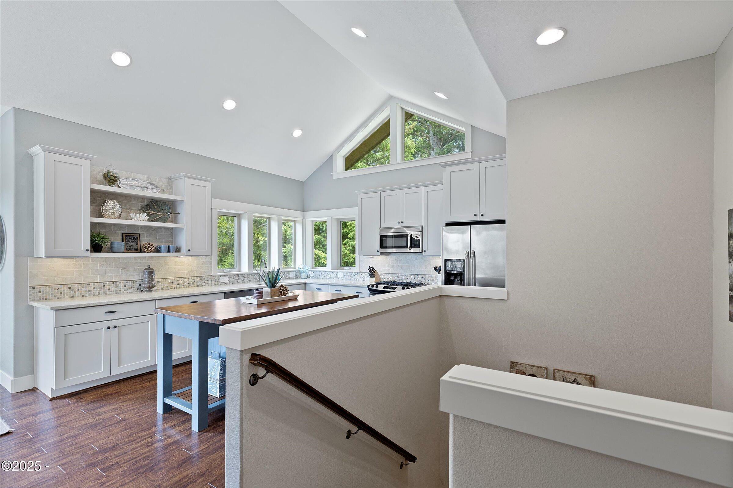 Property Photo: 3087 NE Cascara Court OR 97367