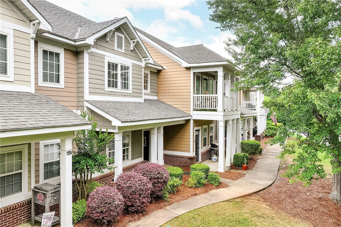 Property Photo:  1957 Wire Road 21  AL 36832 