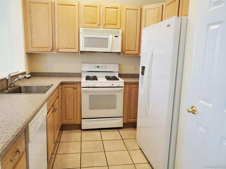 Property Photo: 1408 Half Moon Bay Drive NY 10520