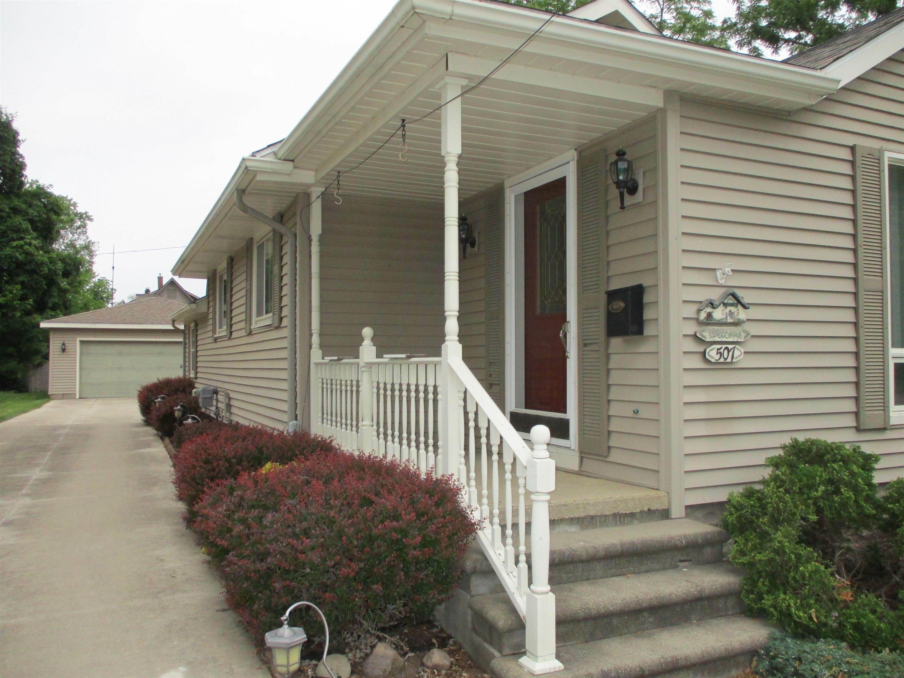 Property Photo: 507 Mackinaw Street MI 48429