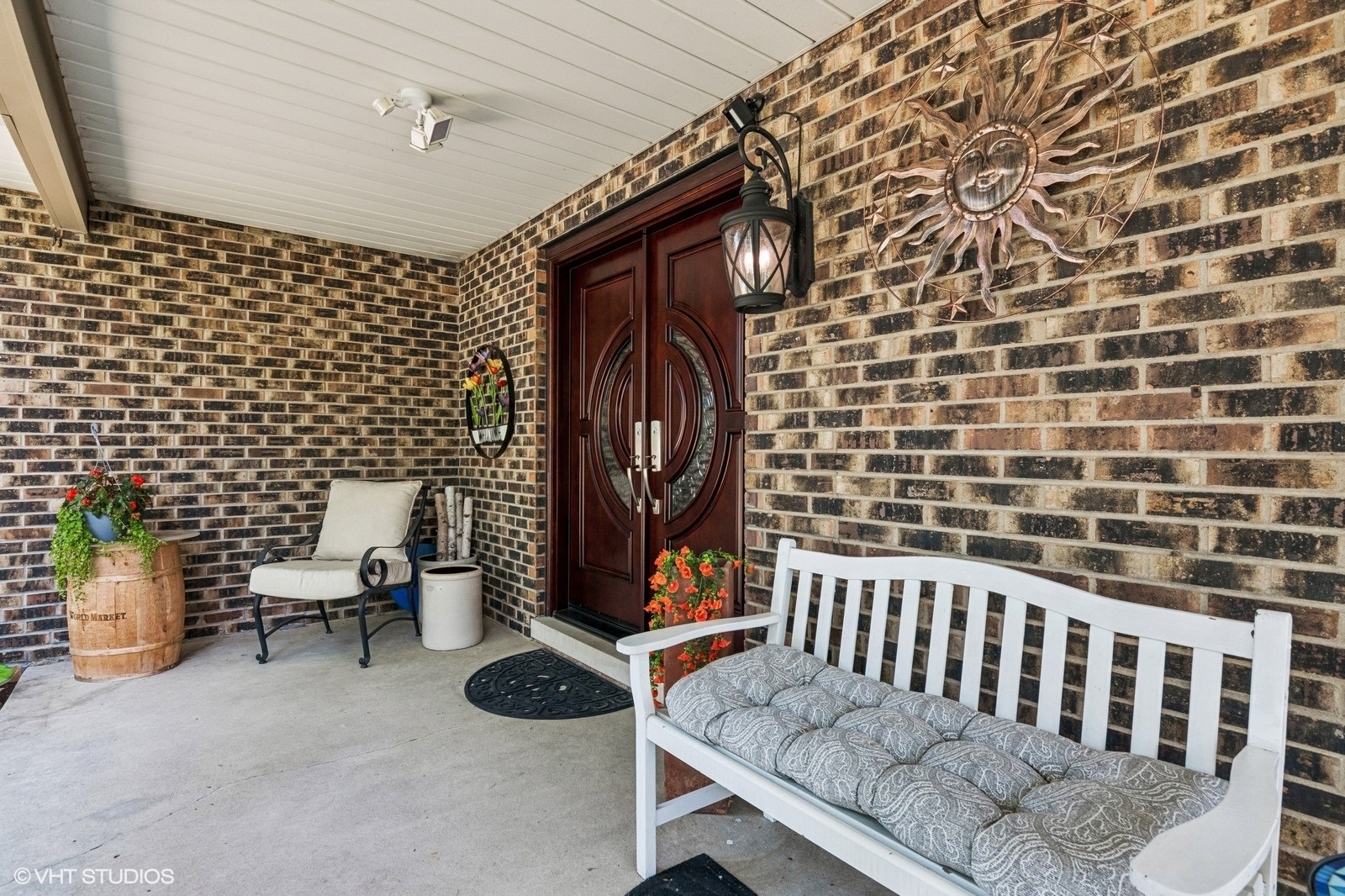 Property Photo: 688 Crystal Court N IL 60193