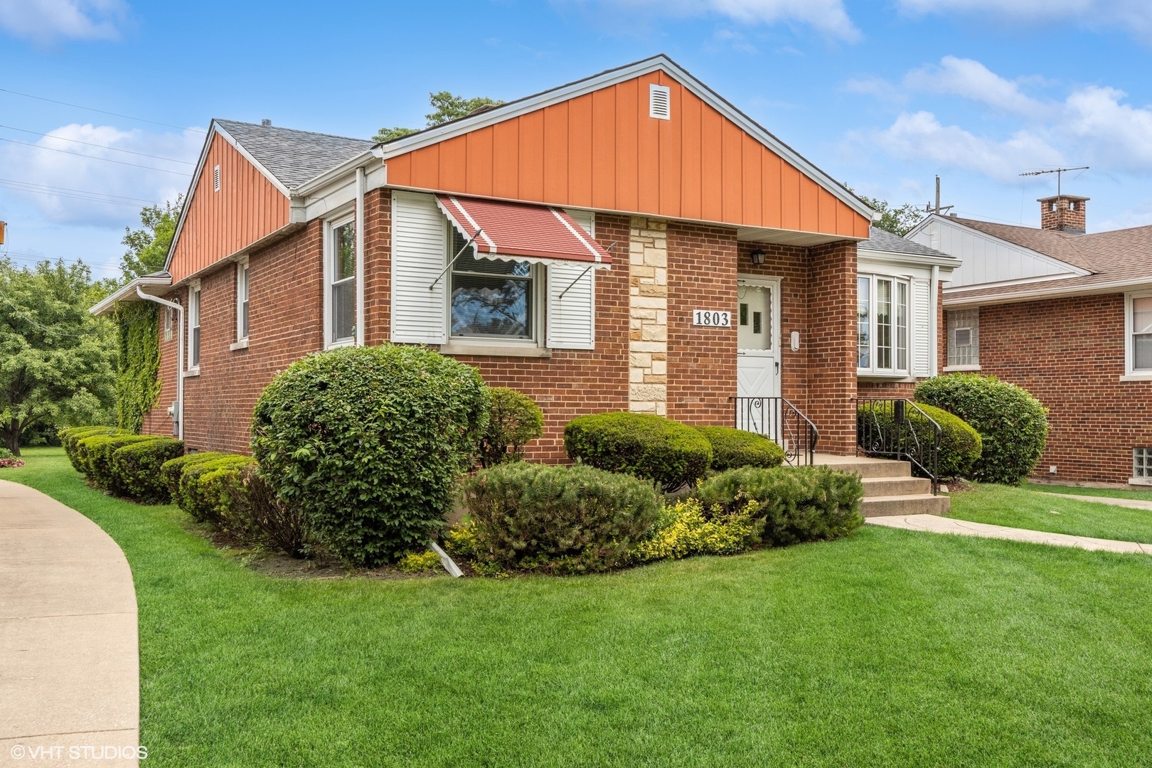 Property Photo: 1803 Balmoral Avenue IL 60154