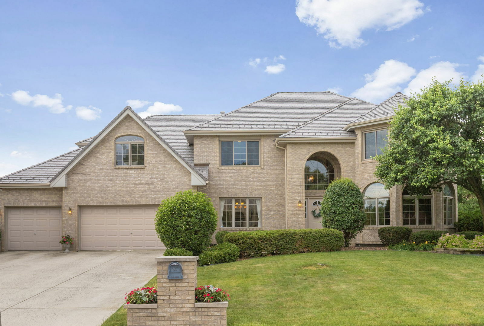 Property Photo: 8025 Kirkcaldy Court IL 60463