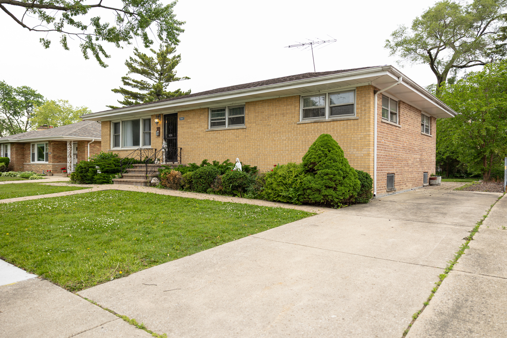 Property Photo: 8226 Kenton Avenue IL 60076