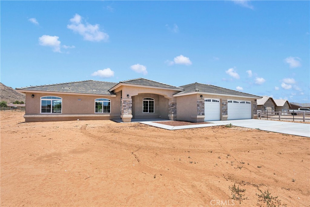 Property Photo: 20020 Symeron Road CA 92307