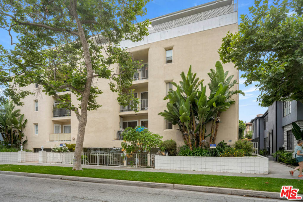 Property Photo:  423 S Rexford Drive 202  CA 90212 