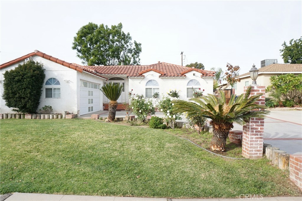 Property Photo: 10109 Noble Avenue CA 91345