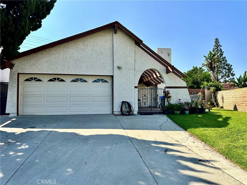 Property Photo: 17105 Holmes Circle CA 90703