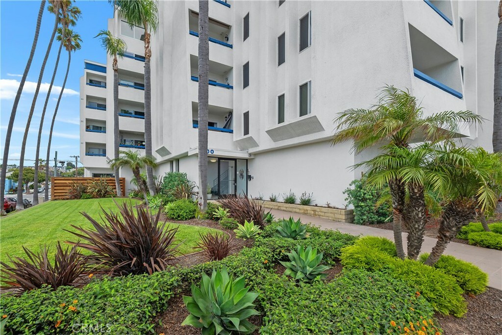 Property Photo: 200 S. Catalina Ave 307 CA 90277