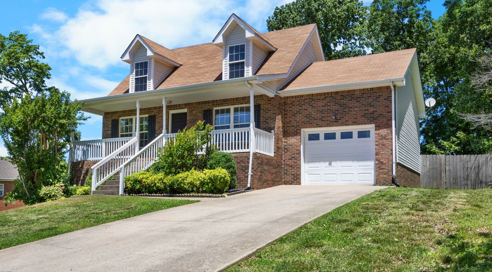 Property Photo:  1729 Hazelwood Rd  TN 37042 