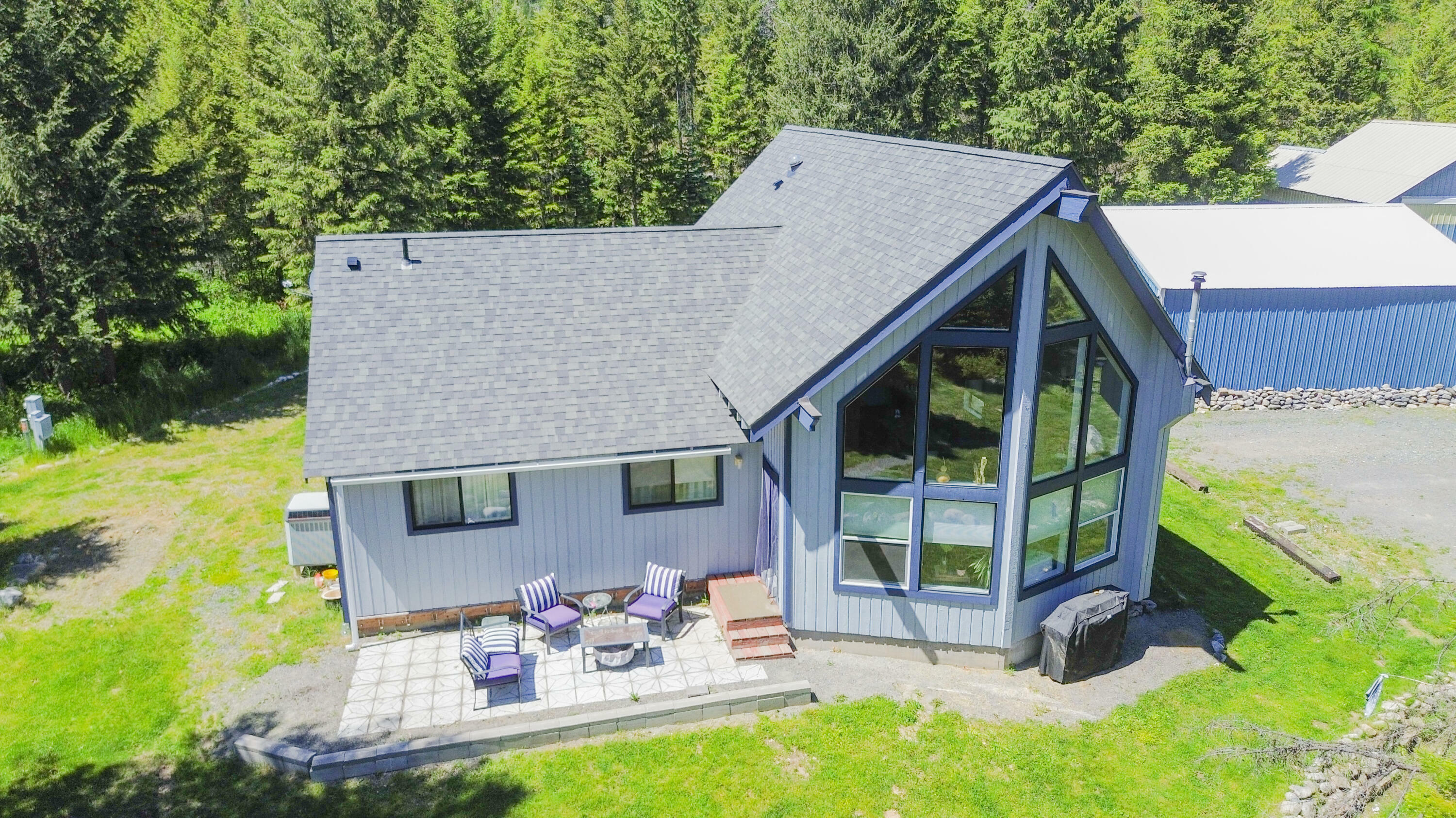 Property Photo: 1572 E Hwy 20 WA 99114