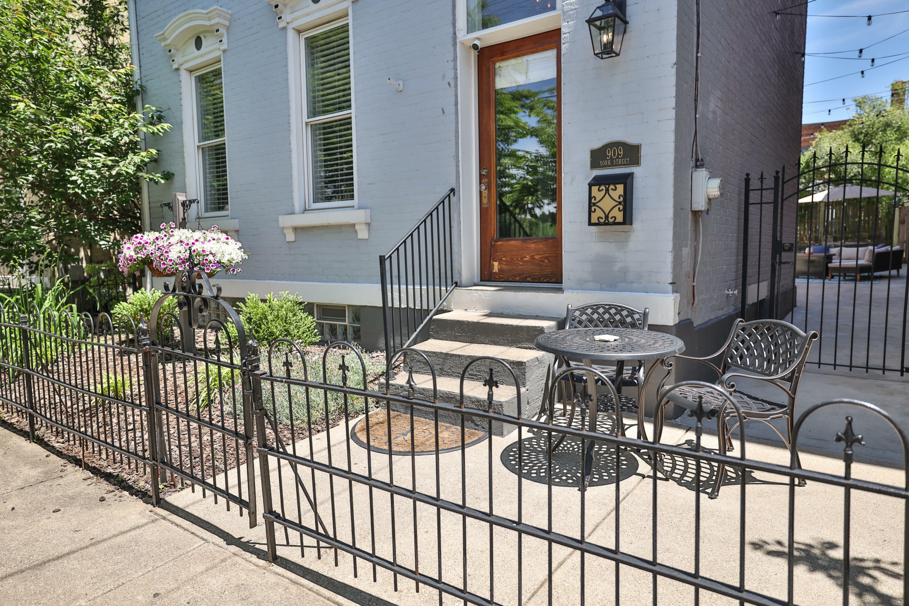 Property Photo: 909 York Street KY 41071