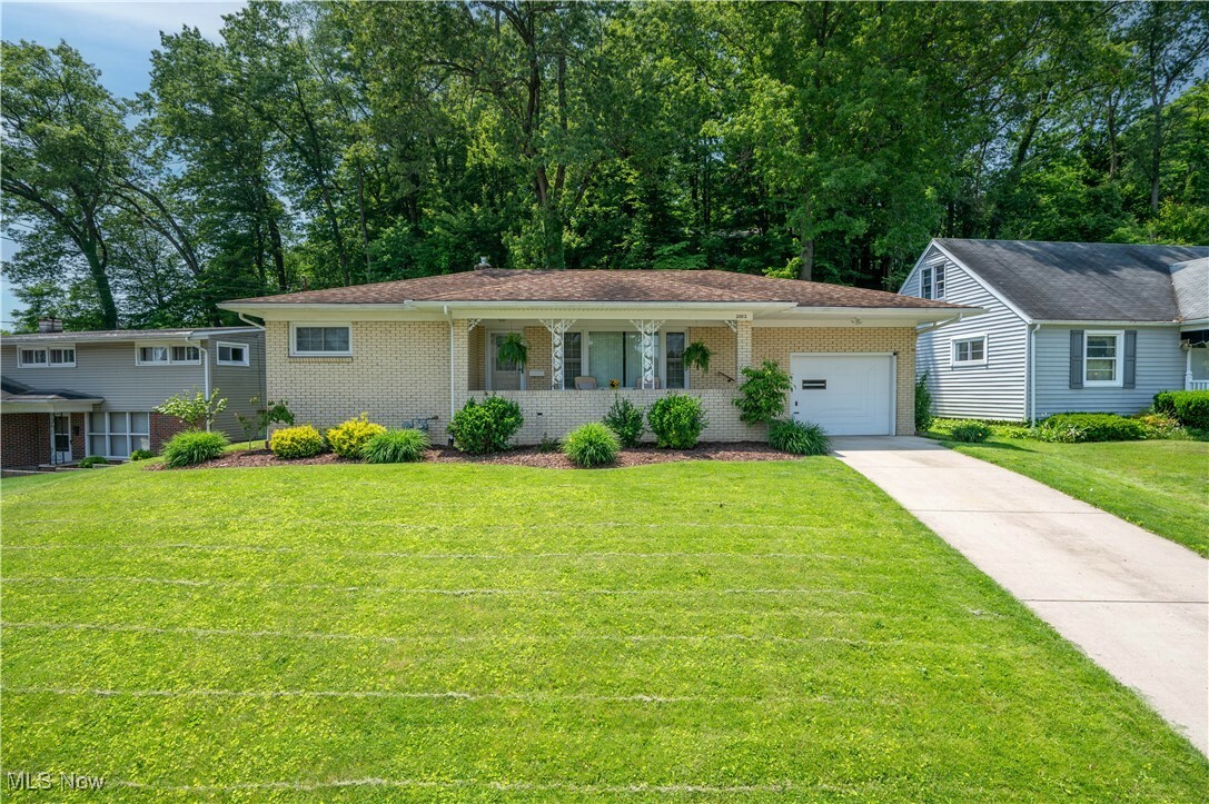 Property Photo: 2002 Chapel Hill Drive OH 44511
