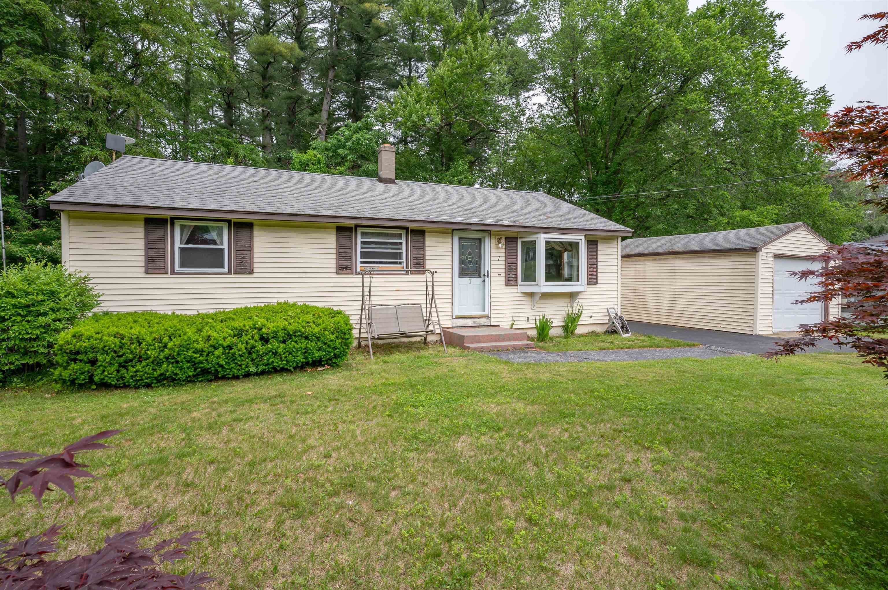 Property Photo: 7 Fairway Drive NH 03054
