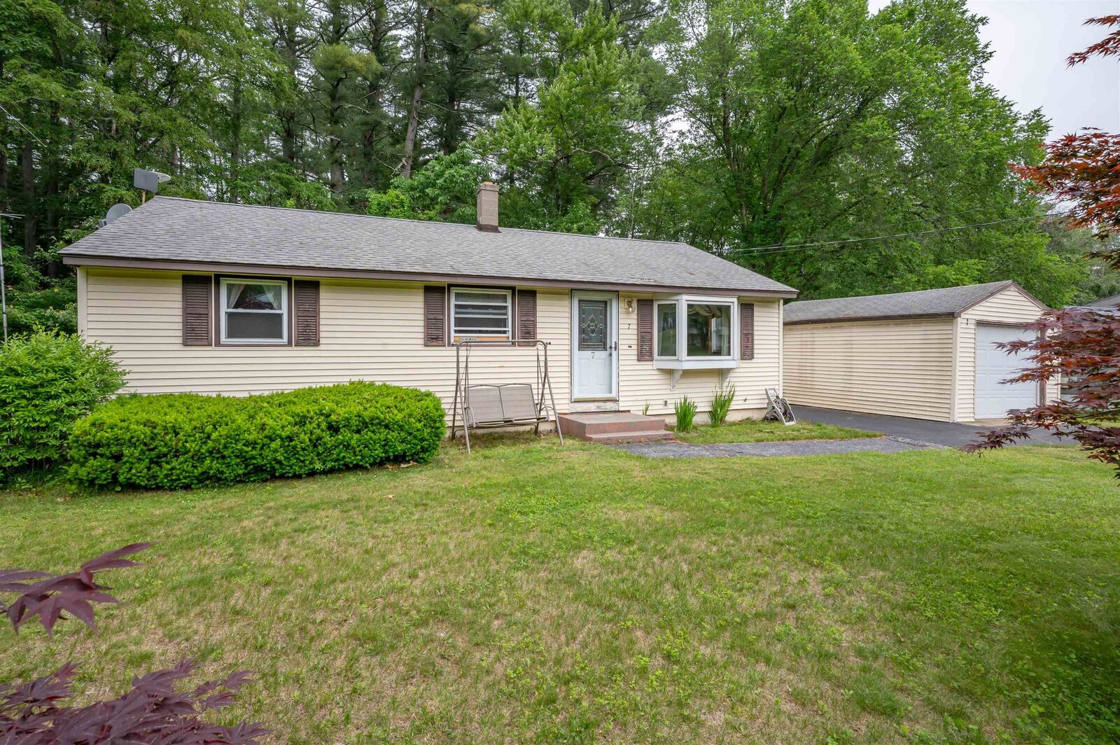 Property Photo: 7 Fairway Drive NH 03054