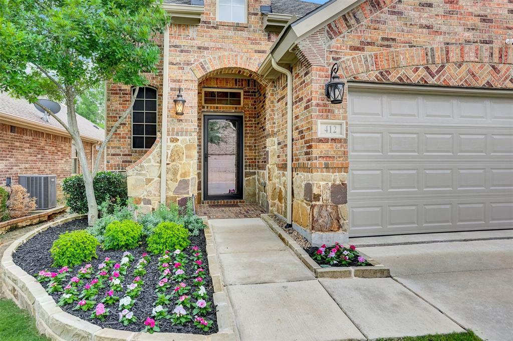 Property Photo: 412 Spring Creek Drive TX 76226