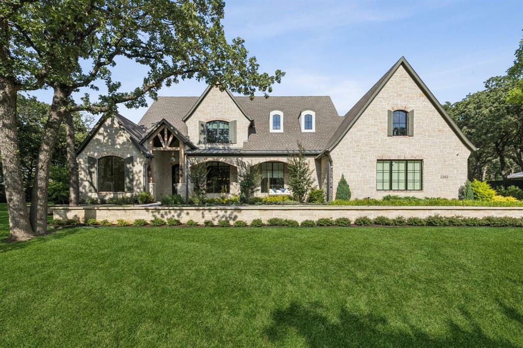 Property Photo: 2203 Shadow Creek Court TX 76092
