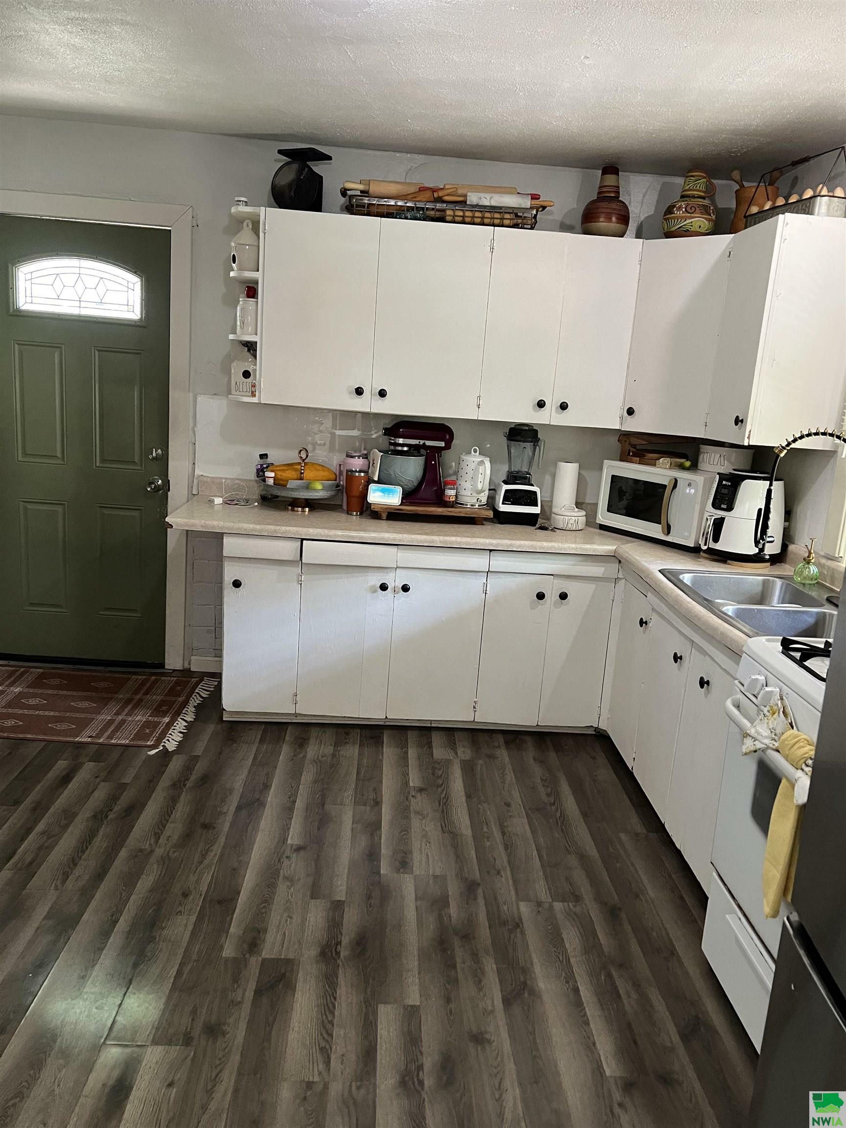 Property Photo: 833 18th St IA 51105