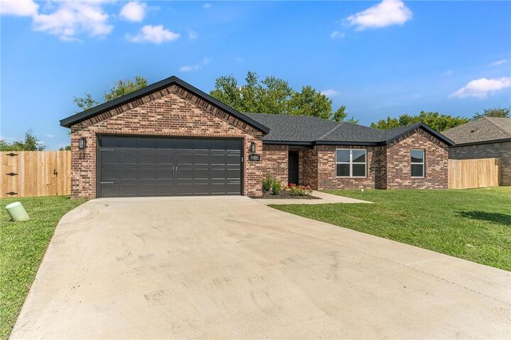 Property Photo: 1000 Autumn Royal Avenue AR 72745