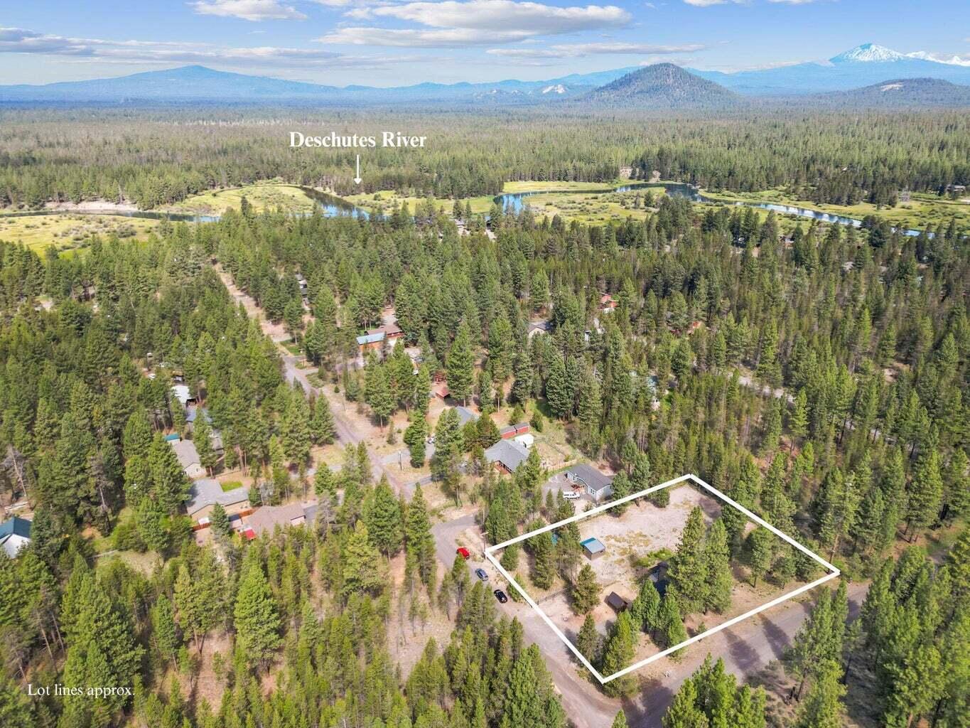 Property Photo: 16378 Whitetail Lane OR 97707