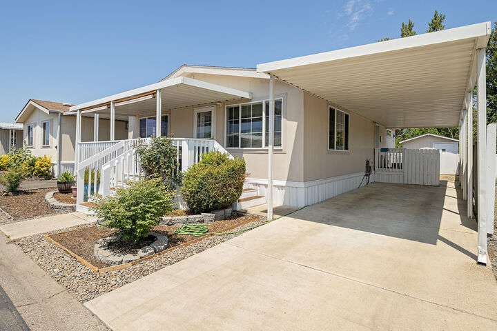Property Photo:  3555 S Pacific Highway Spc 113  OR 97501 