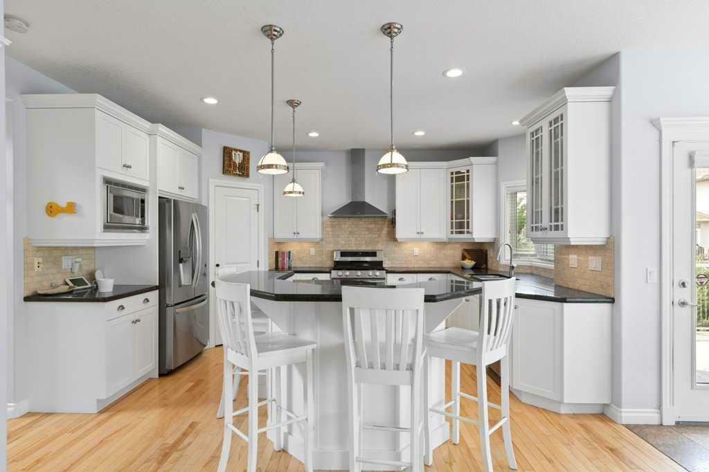 Photo de la propriété: 242 Discovery Ridge Bay SW AB T3H 5T7