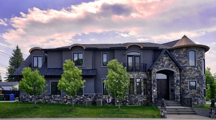 Property Photo:  1911 13 Avenue NW  AB T2N 1L5 