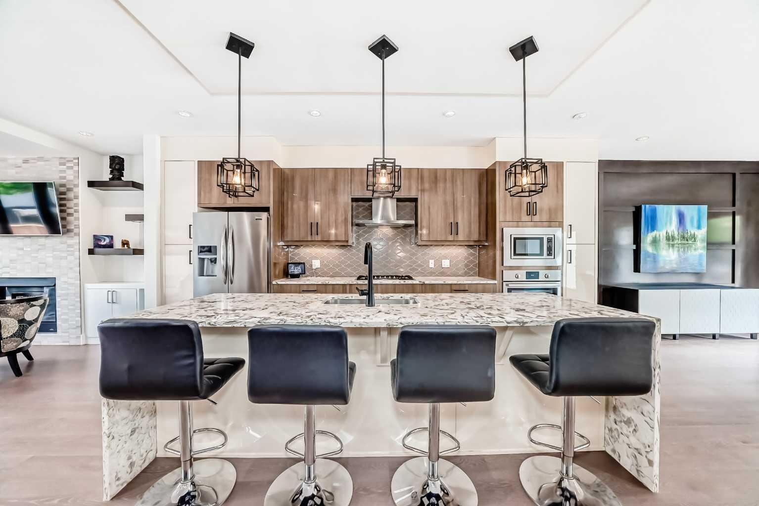Property Photo: 140 27 Avenue NE AB T2E 1Z7