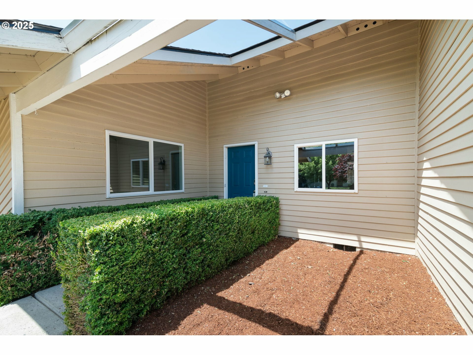 Property Photo: 2235 SE Willow Ct OR 97123