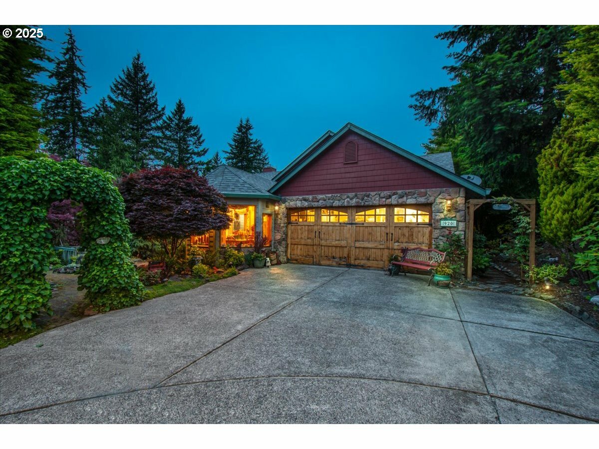 Property Photo:  920 NW 115th Cir  WA 98685 