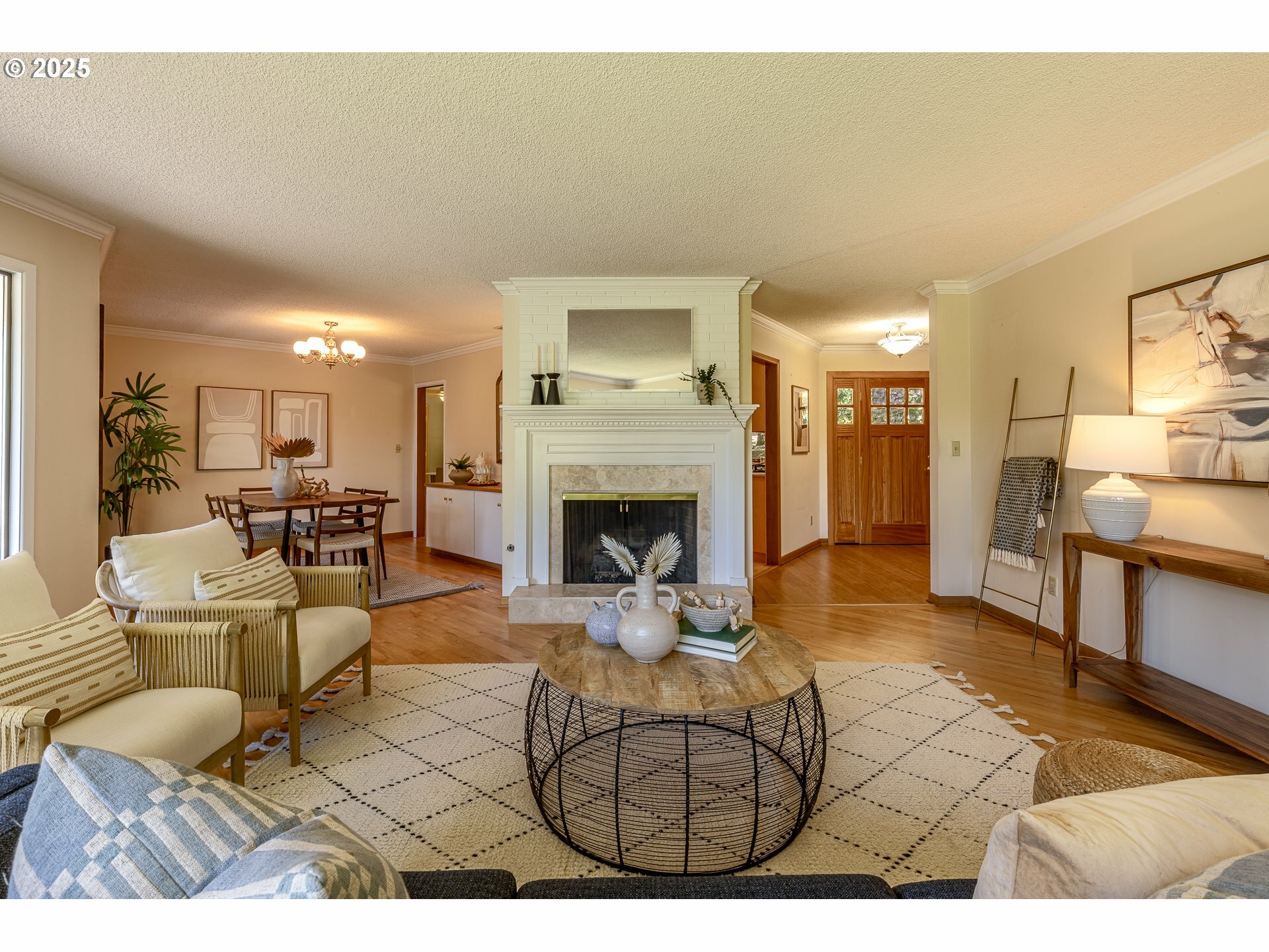 Property Photo: 2235 Hillside Dr OR 97034