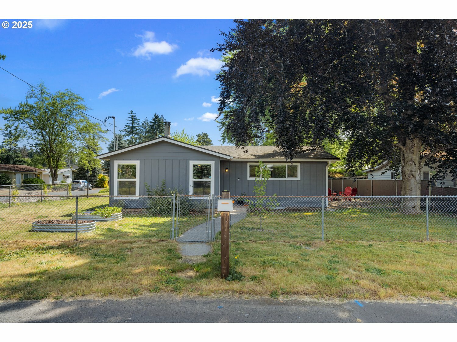 Property Photo:  1916 SE 143rd Ave  OR 97233 