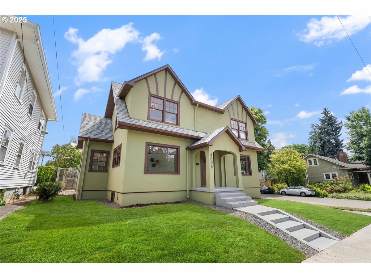 Property Photo: 4004 N Montana Ave OR 97227