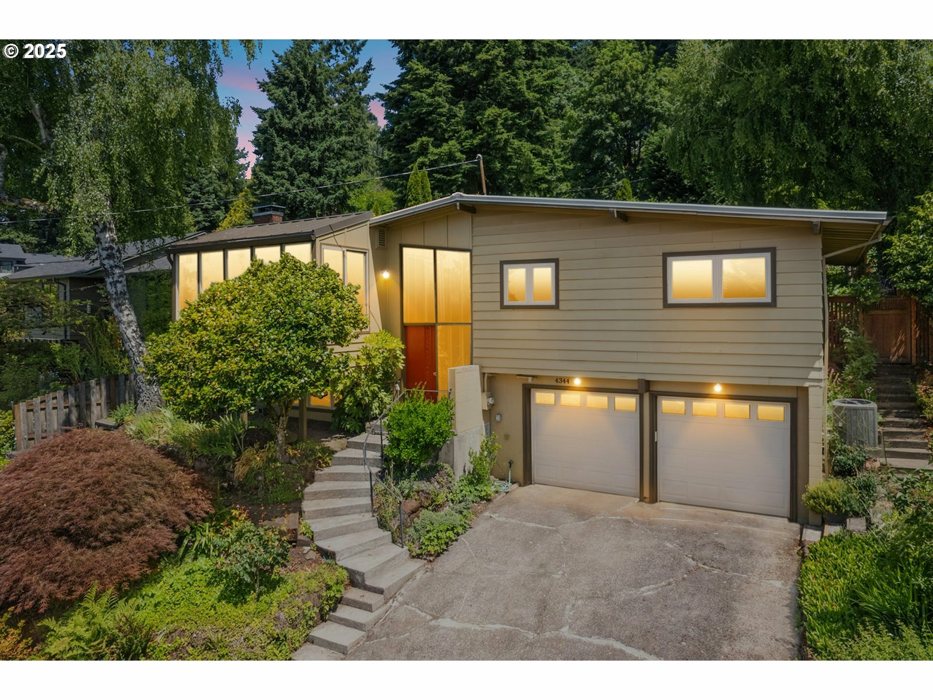 Property Photo: 4344 SW Chesapeak Ave OR 97239