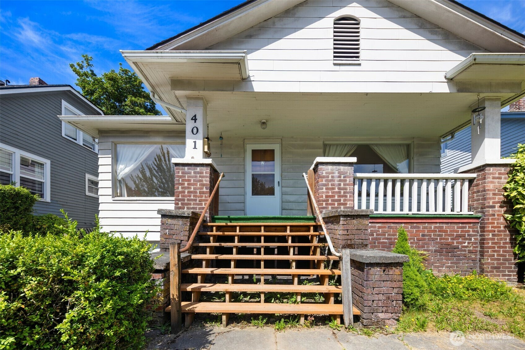 Property Photo: 401 23rd Avenue E WA 98112