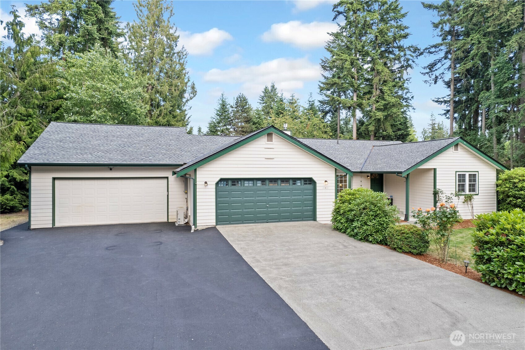 Property Photo: 11411 208th Avenue E WA 98391