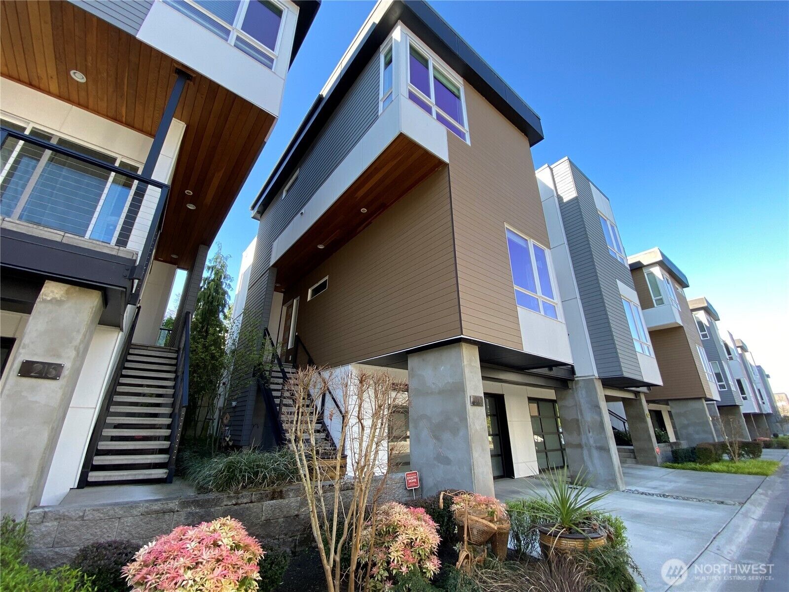 Property Photo:  213  4th Court S  WA 98033 