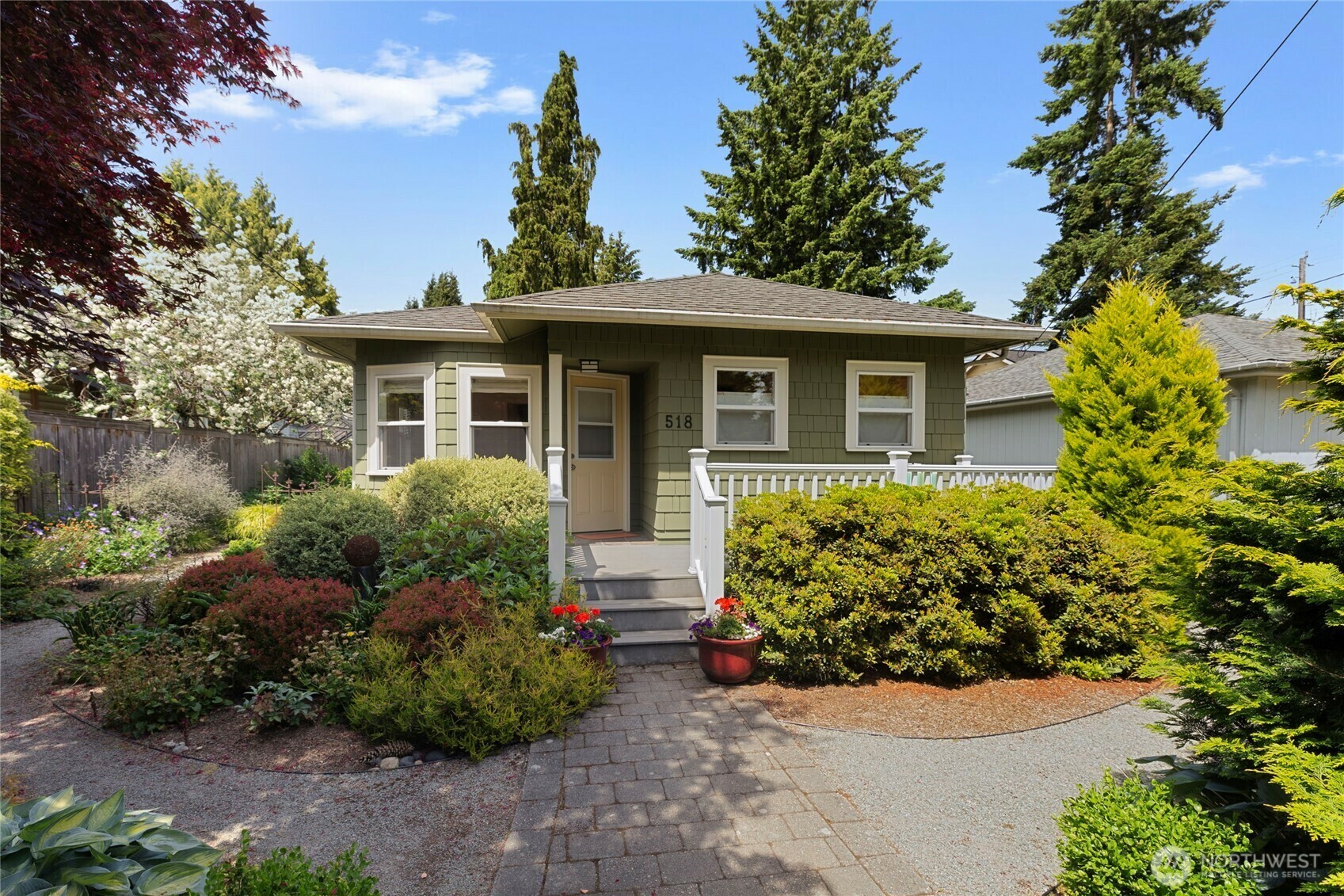 Property Photo: 518 N 100th Street WA 98133