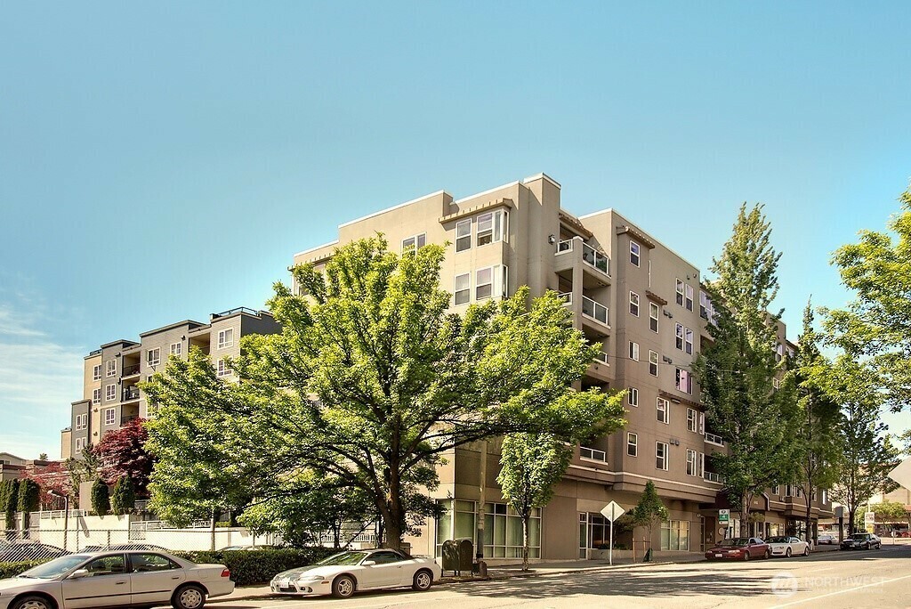 4343  Roosevelt Way NE 401  Seattle WA 98105 photo