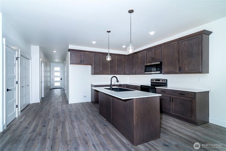 Property Photo: 610 W Windflower WA 98926