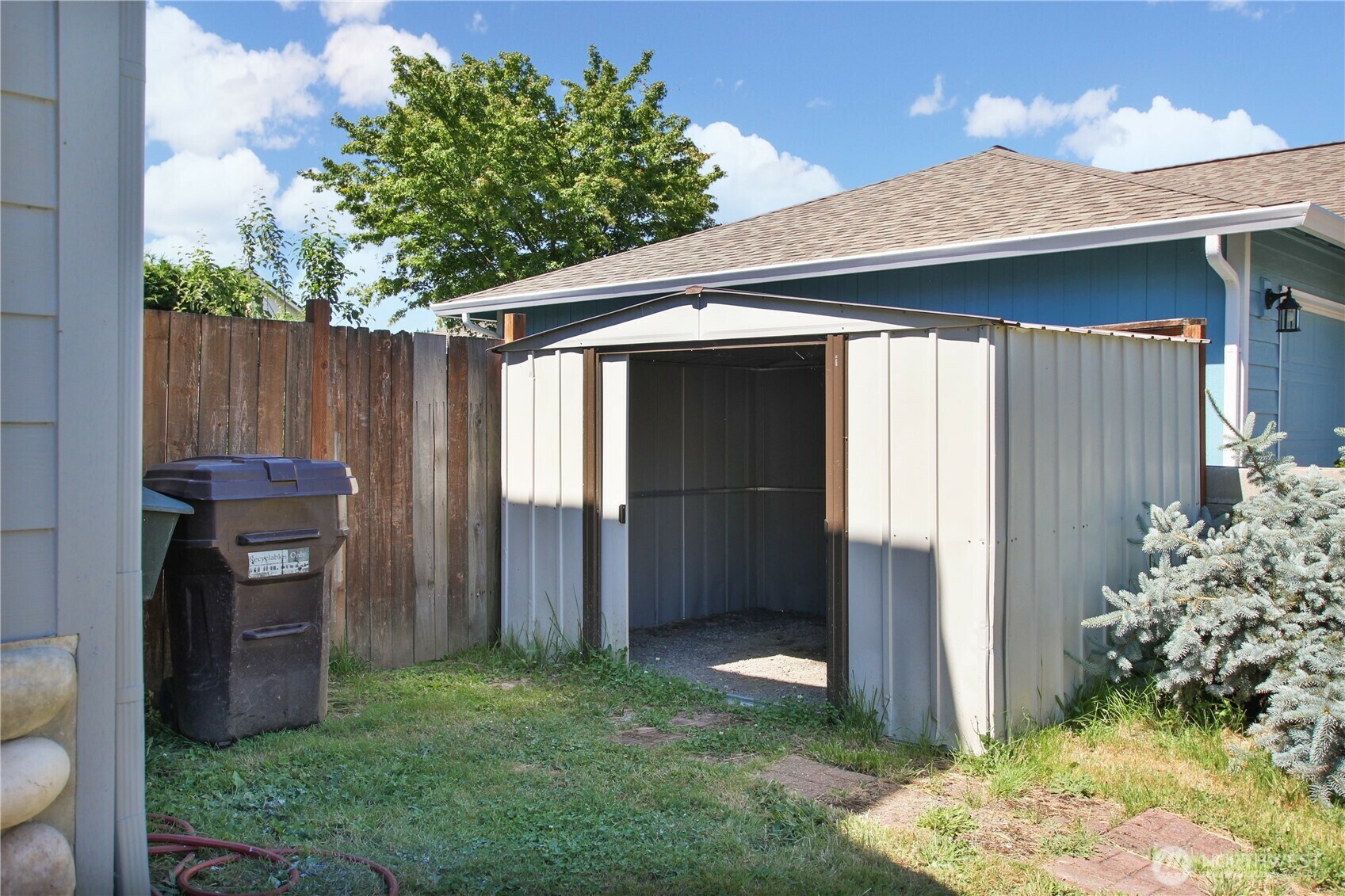 Property Photo: 2107 Grove Street WA 98632