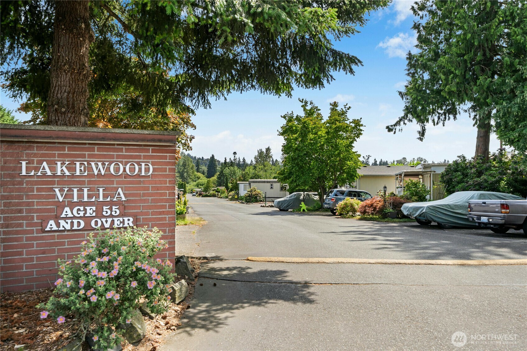 Property Photo: 7031 NE 175th Street 5 WA 98028
