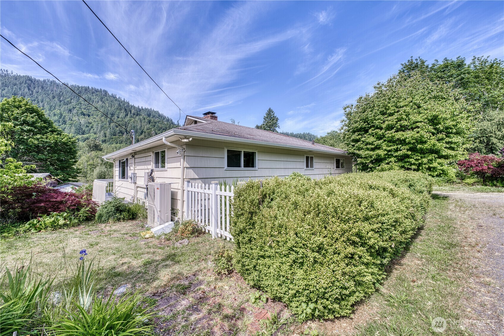 Property Photo:  925  Front Street S  WA 98027 
